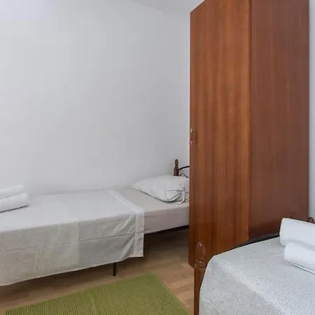 Apartment Hladilo Nostalgia - Comfort Two-bedroom With Terrace And Partial Sea View